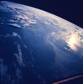 earth4.gif (62492 bytes)