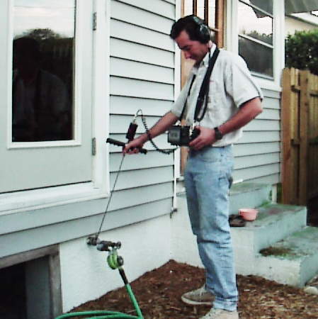 leak detector.jpg (165050 bytes)